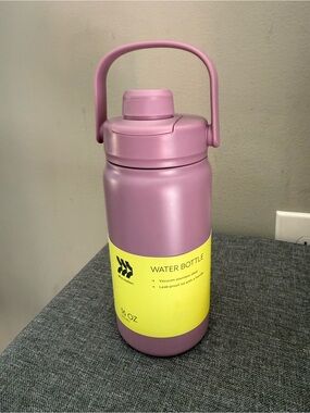 All in Motion insulated 16oz water bottle with twist cap. NWT.